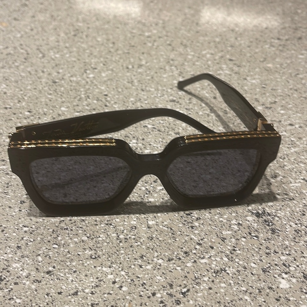 Z1165W 

Louis Vuitton 1.1 MILLIONAIRES SUNGLASSES
